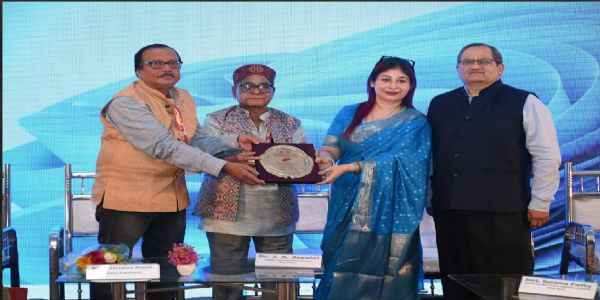 क्लियरनेट के अधिकारियों को किया सम्मानित