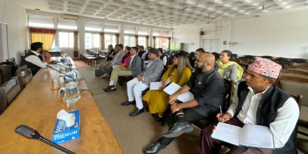नेपाल के सत्तारूढ़ दल के सांसदों ने प्रधानमंत्री और मंत्रियों की शिकायत पार्टी अध्यक्ष से की