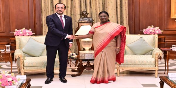राष्ट्रपति द्रौपदी मुर्मु ने शुक्रवार को साइप्रस के राष्ट्रपति निकोस क्रिस्टोडौलाइड्स का राष्ट्रपति भवन में स्वागत किया राष्ट्रपति द्रौपदी मुर्मु ने शुक्रवार को साइप्रस के राष्ट्रपति निकोस क्रिस्टोडौलाइड्स का राष्ट्रपति भवन में स्वागत किया