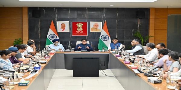 प्रेसवार्ता को संबोधित करते हुए पीयूष गोयल