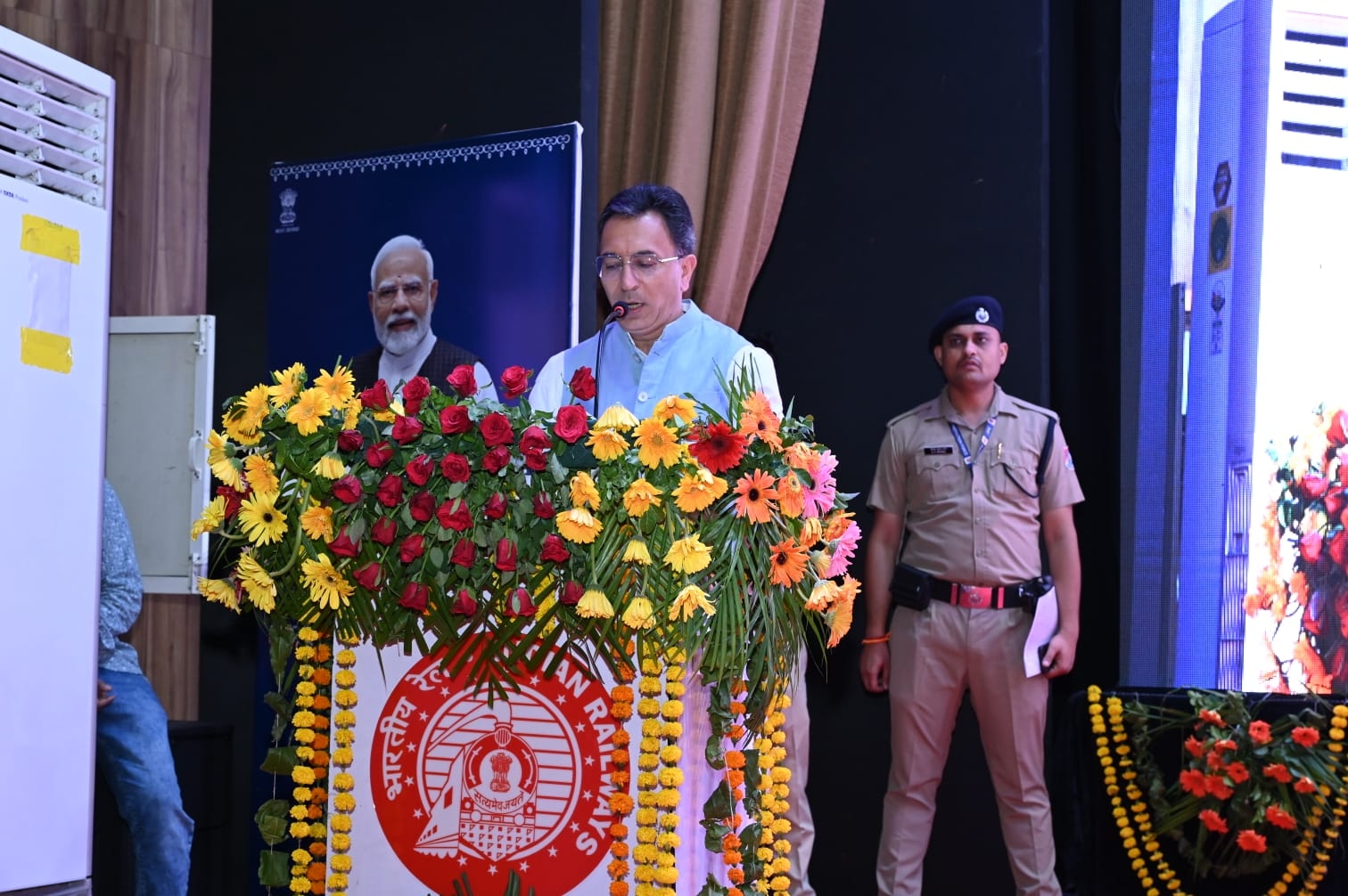 अभ्यर्थियों को संबोधित करते मंत्री जतिन प्रसाद अभ्यर्थियों को संबोधित करते मंत्री जतिन प्रसाद