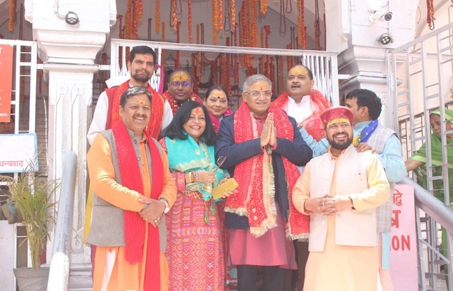 मुख्य निर्वाचन अधिकारी ज्ञानेश कुमार गंगोत्री धाम में परिवार संग। मुख्य निर्वाचन अधिकारी ज्ञानेश कुमार गंगोत्री धाम में परिवार संग।