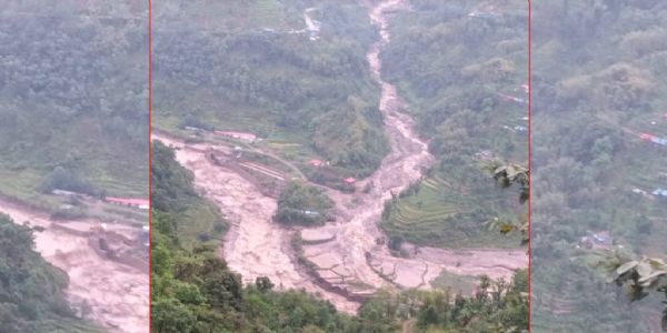 नेपाल के पांचथर में आई बाढ़ और भूस्खलन नेपाल के पांचथर में आई बाढ़ और भूस्खलन
