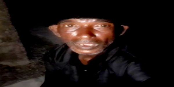 आठ साल से छिपे बांग्लादेशी नागरिक को ग्रामीणों ने पकड़कर पुलिस को सौंपा