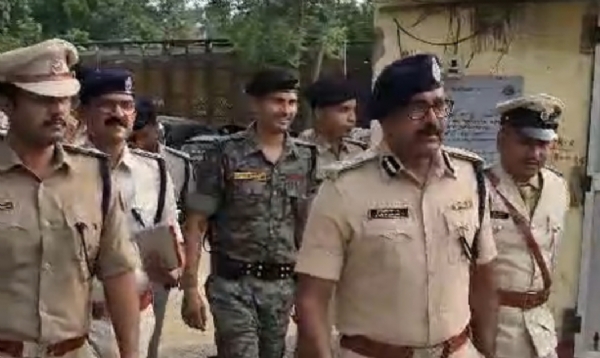 निरिक्षण करते हुए aijib निरिक्षण करते हुए aijib