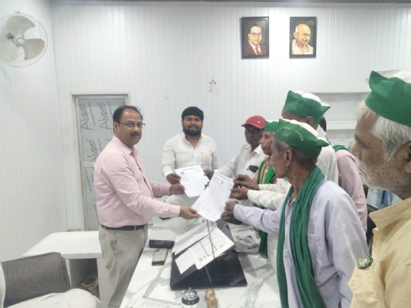 फोटो सूखे तालाब पोखर अघोषित बिजली कटौती के खिलाफ किसान कांग्रेस का प्रदर्शन फोटो सूखे तालाब पोखर अघोषित बिजली कटौती के खिलाफ किसान कांग्रेस का प्रदर्शन