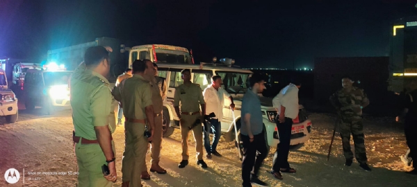अवैध खनन के खिलाफ चलाए गए अभियान का छाया चित्र अवैध खनन के खिलाफ चलाए गए अभियान का छाया चित्र