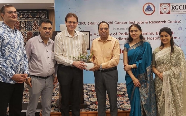 चिकित्सकों को बच्चों में कैंसर के शुरुआती लक्षण पहचानने और समय पर रेफरल की दी गई जानकारी चिकित्सकों को बच्चों में कैंसर के शुरुआती लक्षण पहचानने और समय पर रेफरल की दी गई जानकारी