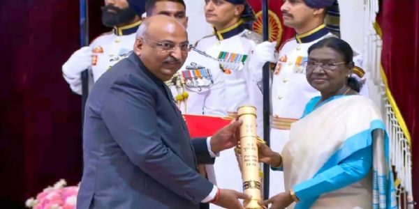 पद्मश्री नीलेश मंडलेवाला पद्मश्री नीलेश मंडलेवाला