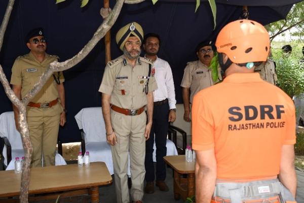 आपदा प्रबंधन की बारीकियां सीख रहे भावी अफसर: एसडीआरएफ ने दिया लाइव रेस्क्यू प्रशिक्षण आपदा प्रबंधन की बारीकियां सीख रहे भावी अफसर: एसडीआरएफ ने दिया लाइव रेस्क्यू प्रशिक्षण