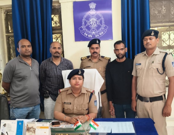 जबलपुर : जहर खुरानी कर लूट करने वाले गिरोह का सरगना गिरफ्तार जबलपुर : जहर खुरानी कर लूट करने वाले गिरोह का सरगना गिरफ्तार