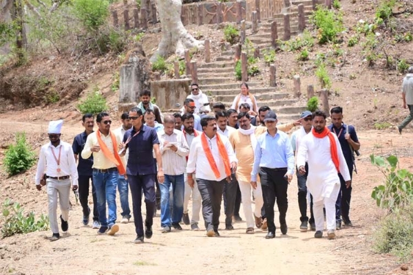 उप मुख्यमंत्री विजय शर्मा भोरमदेव स्थित सर्किट हाउस में समीक्षा बैठक ली उप मुख्यमंत्री विजय शर्मा भोरमदेव स्थित सर्किट हाउस में समीक्षा बैठक ली
