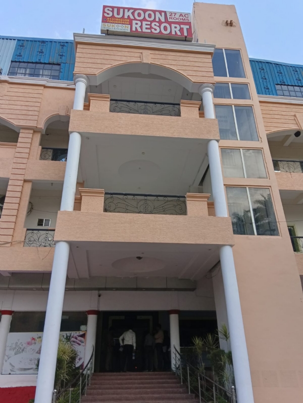भारी अनियमितता के चलते सुकून रिसॉर्ट को किया सील भारी अनियमितता के चलते सुकून रिसॉर्ट को किया सील