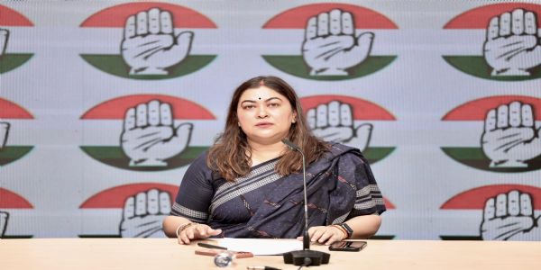 नई दिल्ली में पेट्रोलियम पदार्थों की बढ़ती कीमतों को लेकर पत्रकार वार्ता करती कांग्रेस प्रवक्ता रागिनी नायक। नई दिल्ली में पेट्रोलियम पदार्थों की बढ़ती कीमतों को लेकर पत्रकार वार्ता करती कांग्रेस प्रवक्ता रागिनी नायक।