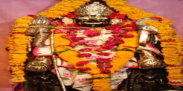 झाबुआ: भगवान् विष्णु के एक हजार नाम मंत्रोच्चार से आराधना करते हुए समर्पित किए गए एक हजार आम