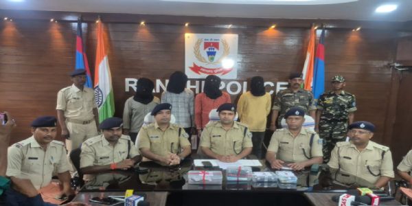चेन छिनतई गिरोह का खुलासा, तीन गिरफ्तार
