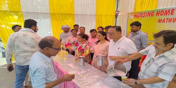 नर्सिंग होम एसोसिएशन ने 101 किलो दूध से लोगों को पिलाया शीतल शरबत