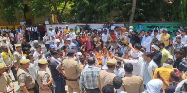 एफआईआर दर्ज होने से भाजपा कार्यकर्ताओं में गहराया असंतोष