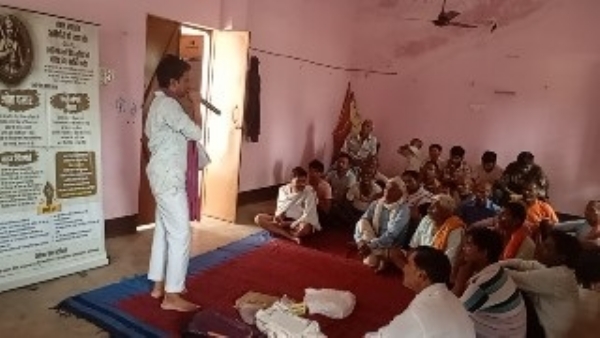 “चंबल मिशन” अभियान के तहत गांव में आयोजित चौपाल में उपस्थित ग्रामीण “चंबल मिशन” अभियान के तहत गांव में आयोजित चौपाल में उपस्थित ग्रामीण