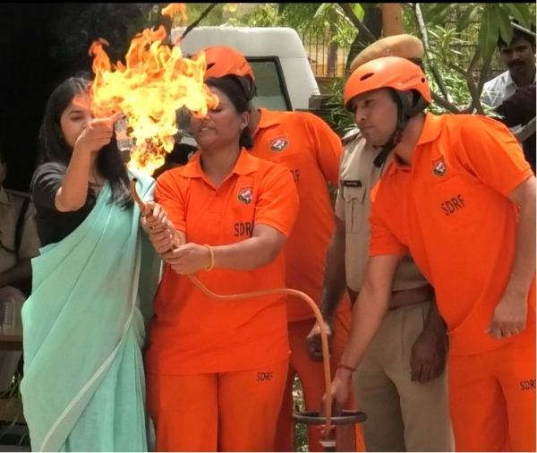 आपदा प्रबंधन की बारीकियां सीख रहे भावी अफसर: एसडीआरएफ ने दिया लाइव रेस्क्यू प्रशिक्षण आपदा प्रबंधन की बारीकियां सीख रहे भावी अफसर: एसडीआरएफ ने दिया लाइव रेस्क्यू प्रशिक्षण