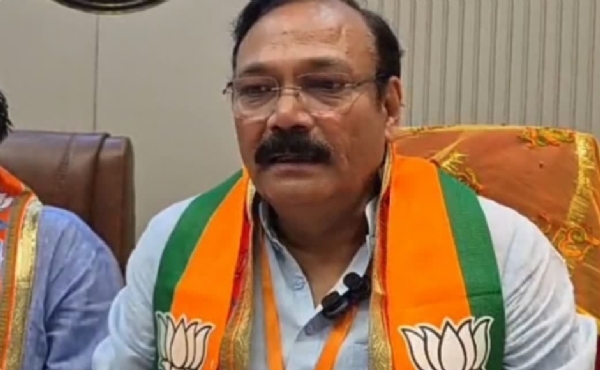 मीडिया से बात करते सांसद राजकुमार चाहर मीडिया से बात करते सांसद राजकुमार चाहर