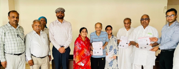 सभी गृहस्वामी तहसील परिसर में सभी गृहस्वामी तहसील परिसर में