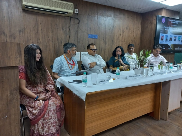 संविधानवाद, समानता और अम्बेडकर की विरासत पर आयोजित सेमिनार में प्रोफेसर। संविधानवाद, समानता और अम्बेडकर की विरासत पर आयोजित सेमिनार में प्रोफेसर।