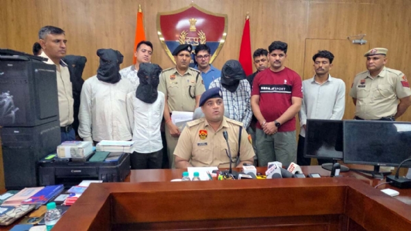 आरोपियों बारे जानकारी देते एएसपी मयंक मुदगिल।