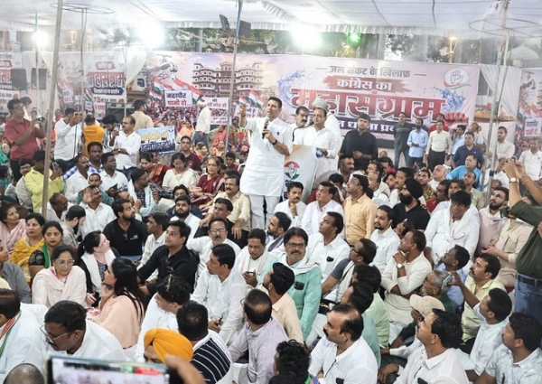 इंदौर में कांग्रेस का प्रदर्शन इंदौर में कांग्रेस का प्रदर्शन