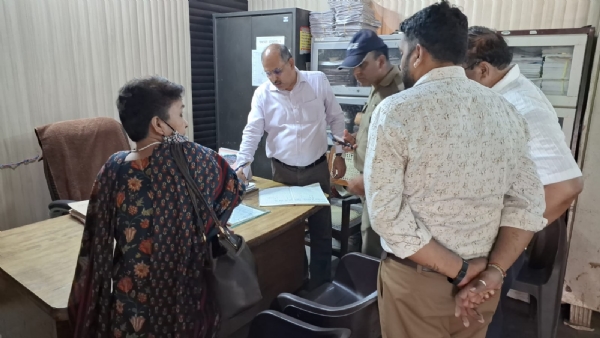 विकासखंड का निरीक्षण करते मुख्य विकास अधिकारी विकासखंड का निरीक्षण करते मुख्य विकास अधिकारी