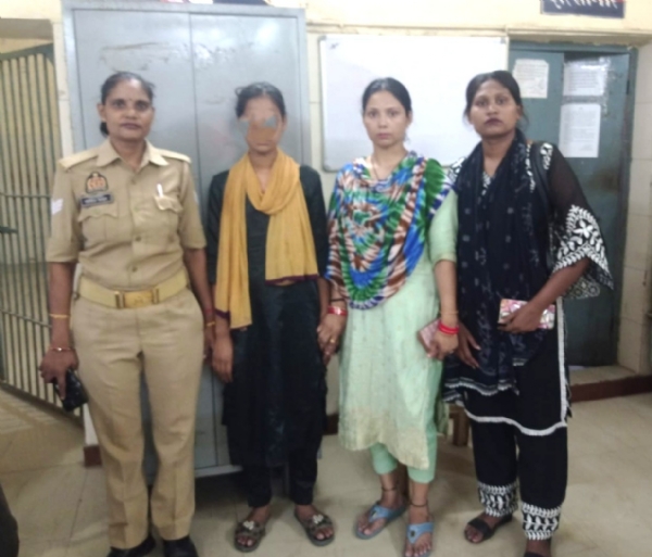 स्टेशन परिसर में मिली बालिका