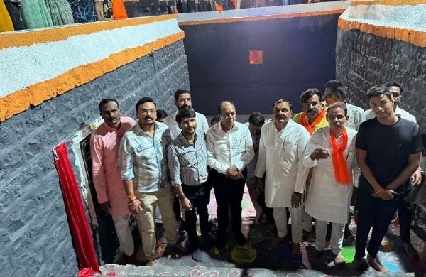 इंदौर में 900 वर्ष पुरानी ऐतिहासिक बावड़ी को मिला नवजीवन इंदौर में 900 वर्ष पुरानी ऐतिहासिक बावड़ी को मिला नवजीवन