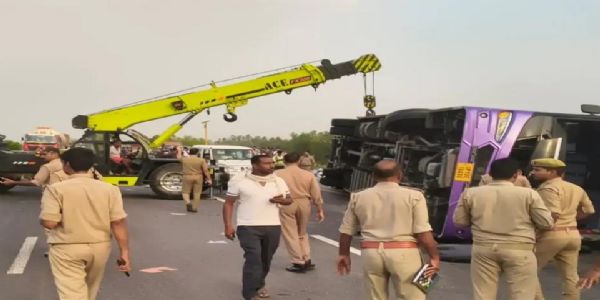 बस को हटाते हुए बस को हटाते हुए