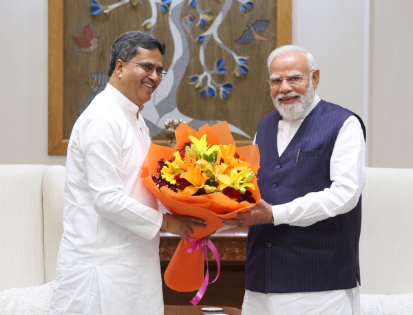त्रिपुरा के मुख्यमंत्री माणिक साहा मंगलवार को नई दिल्ली में प्रधानमंत्री नरेन्द्र मोदी से मुलाकात के दौरान त्रिपुरा के मुख्यमंत्री माणिक साहा मंगलवार को नई दिल्ली में प्रधानमंत्री नरेन्द्र मोदी से मुलाकात के दौरान