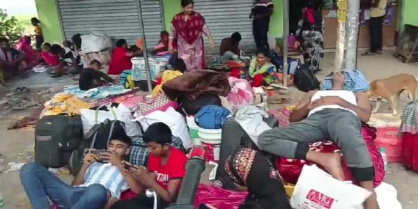 सीमा पर बांग्लादेशी घुसपैठिए सीमा पर बांग्लादेशी घुसपैठिए