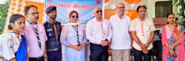 भारत स्काउट गाइड संस्था मुरादाबाद द्वारा नि:शुल्क जल सेवा शिविर के शुभारंभ पर उपस्थित अतिथि।