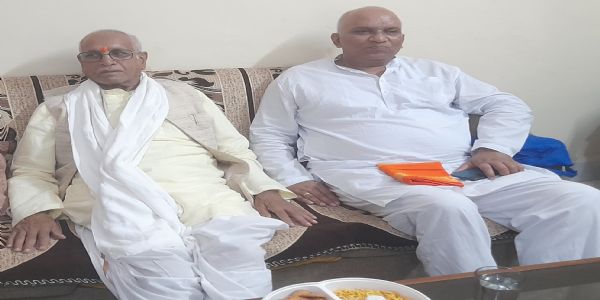 श्रीराम जन्मभूमि तीर्थ न्यास के महासचिव व विहिप के केंद्रीय उपाध्यक्ष चंपत राय बात करते हुए श्रीराम जन्मभूमि तीर्थ न्यास के महासचिव व विहिप के केंद्रीय उपाध्यक्ष चंपत राय बात करते हुए