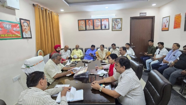 बैठक के दौरान लिया गया छायाचित्र बैठक के दौरान लिया गया छायाचित्र
