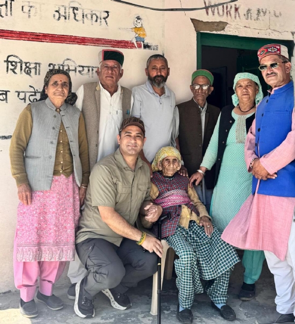105 वर्षीय बुजुर्ग महिला मतदाता