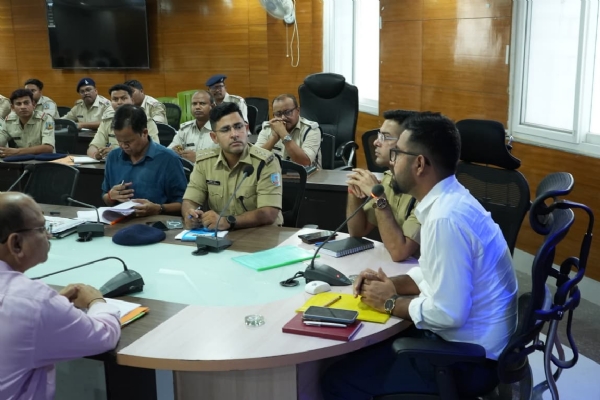 बैठक करते उपायुक्त दिलीप प्रताप सिंह शेखावत बैठक करते उपायुक्त दिलीप प्रताप सिंह शेखावत