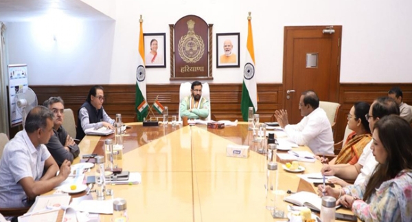 हरियाणा के मुख्यमंत्री नायब सैनी परिवहन विभाग की बैठक लेते हुए