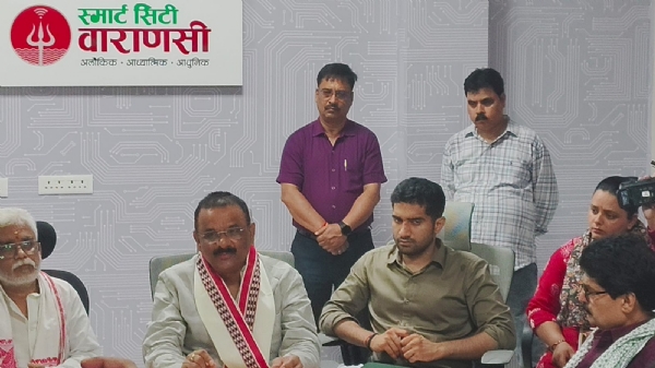 पत्रकार वार्ता में महापौर व पीसी