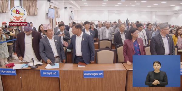 नेपाल के संसद में विपक्षी दलो का हंगामा नेपाल के संसद में विपक्षी दलो का हंगामा
