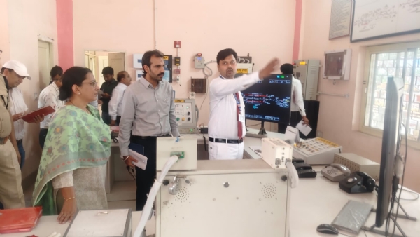मुरादाबाद–रुड़की एवं रुड़की–देवबंद रेलखंड का निरीक्षण करती डीआरएम।
