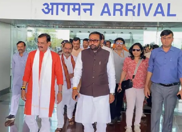 खजुराहो पहुंचे केन्द्रीय आयुष मंत्री जाधव खजुराहो पहुंचे केन्द्रीय आयुष मंत्री जाधव