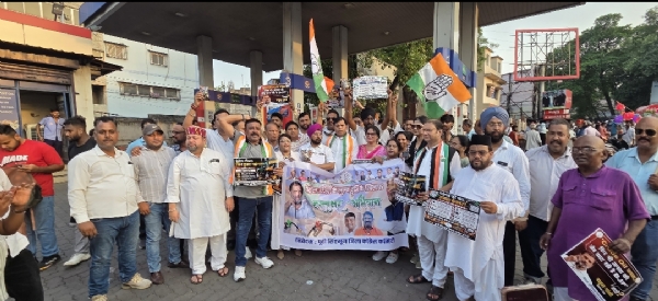 पेट्रोल-डीजल की बढ़ती कीमतों के खिलाफ कांग्रेस का हस्ताक्षर अभियान पेट्रोल-डीजल की बढ़ती कीमतों के खिलाफ कांग्रेस का हस्ताक्षर अभियान