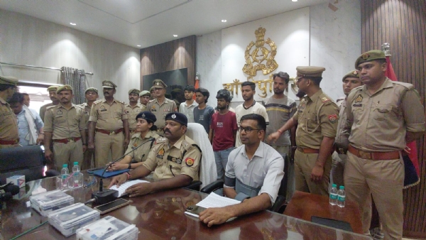खुलासा करते एसएसपी व गिरफ्तार आरोपित
