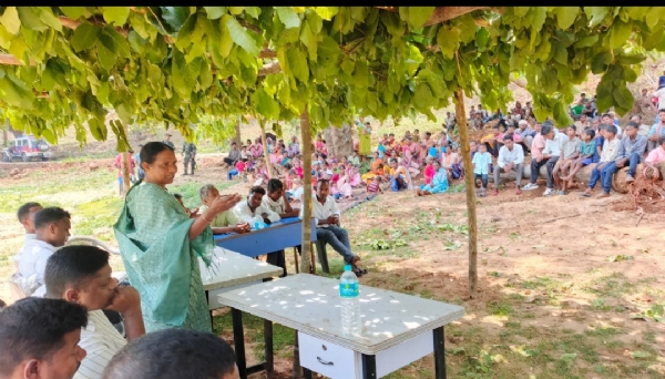 दुलसुनुम कार्यक्रम में शामिल हुए सांसद जोबा मांझी-विधायक जगत दुलसुनुम कार्यक्रम में शामिल हुए सांसद जोबा मांझी-विधायक जगत