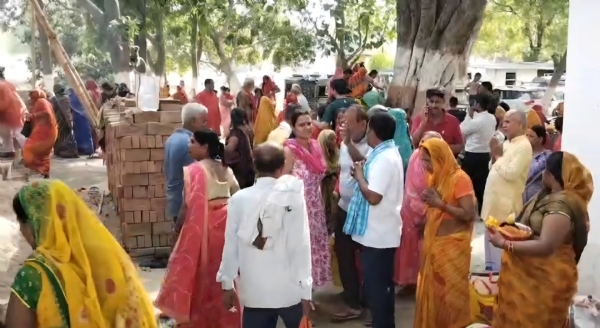 सारण में गंगा दशहरा के अवसर पर श्रद्धालुओं ने सरयू और गंगा नदी में लगाई डुबकी सारण में गंगा दशहरा के अवसर पर श्रद्धालुओं ने सरयू और गंगा नदी में लगाई डुबकी