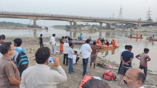 राजघाट पर मचा कोहराम, एनडीआरएफ ने घंटों चलाया सर्च ऑपरेशन राजघाट पर मचा कोहराम, एनडीआरएफ ने घंटों चलाया सर्च ऑपरेशन